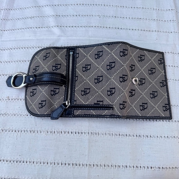 DOONEY & BOURKE VINTAGE SIGNATURE CANVAS AND LEATHER  WALLET - Picture 4 of 8
